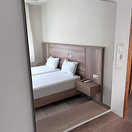 Filoxenia فندق سكوتينا